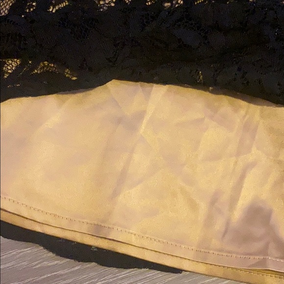 Black and gold guess skirt - Picture 5 of 6